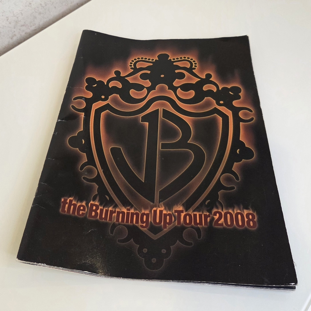 Jonas Brothers Burning Up Tour 2008 Book